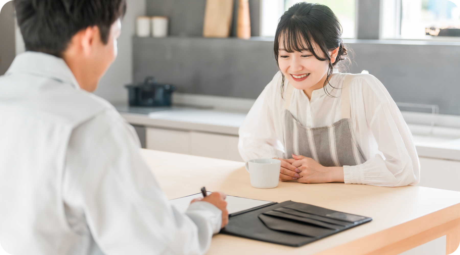 エコキュートの補助金について相談する絵
